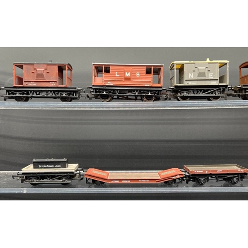 210 - 31 OO gauge Wagons, Vans, Hoppers from various Hornby, Bachmann, Mainline, Airfix, Lima and Farish '... 