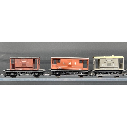 210 - 31 OO gauge Wagons, Vans, Hoppers from various Hornby, Bachmann, Mainline, Airfix, Lima and Farish '... 