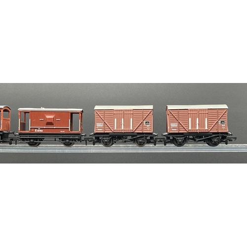 210 - 31 OO gauge Wagons, Vans, Hoppers from various Hornby, Bachmann, Mainline, Airfix, Lima and Farish '... 