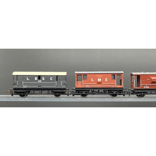 210 - 31 OO gauge Wagons, Vans, Hoppers from various Hornby, Bachmann, Mainline, Airfix, Lima and Farish '... 