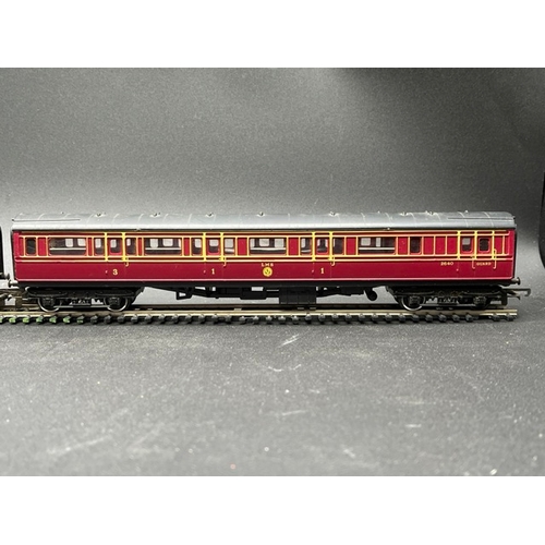 169 - 9 OO gauge Triang Rolling stock
(1200g)
Tri-ang R561A Flat wagon B913011 with Tri-ang Toys Pedigree ... 