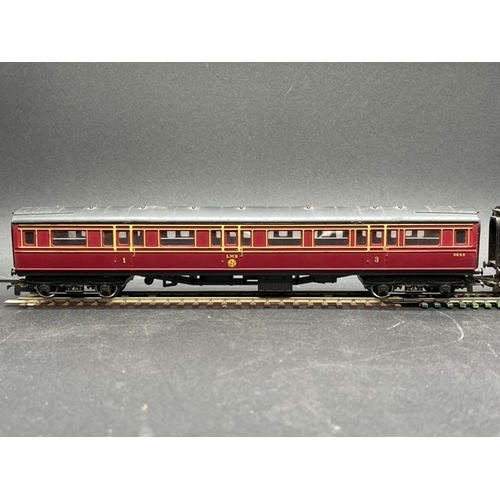 169 - 9 OO gauge Triang Rolling stock
(1200g)
Tri-ang R561A Flat wagon B913011 with Tri-ang Toys Pedigree ... 