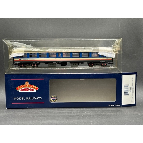 214 - 7 OO gauge Network SouthEast coaches
(1300g)
Bachmann Branchline 39-372 BR Mk2S BSO brake open 2nd N... 