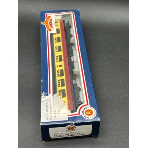 216 - 4 OO gauge Bachmann boxed Crimson/Cream coaches 'Ready-to-Roll'
(800g)
Bachmann Branchline 34-502 Bu... 