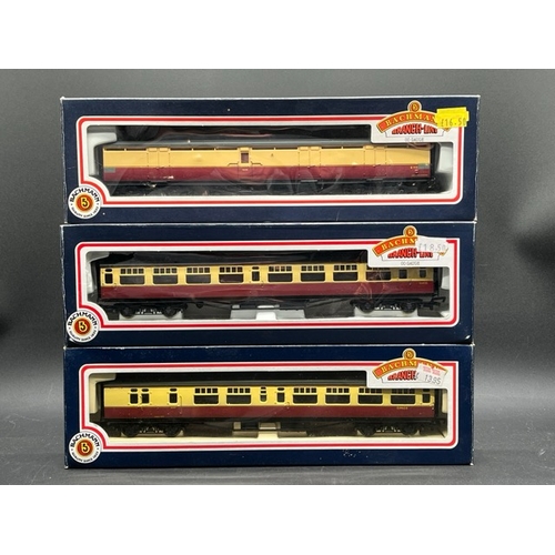 217 - 6 OO gauge Bachmann boxed Crimson and Crimson/Cream coaches
(1800g)
Bachmann Branchline 34-653 Thomp... 