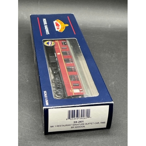 218 - 4 OO gauge Bachmann boxed BR Maroon coaches 'Ready-to-Run'
(1000g)
Bachmann Branchline 39-261 BR Mk1... 