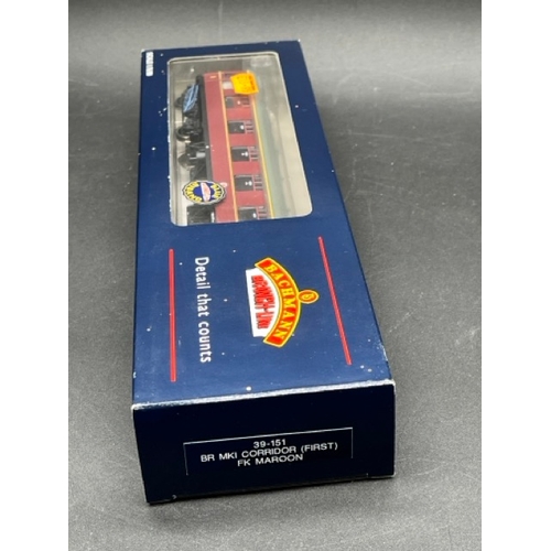 218 - 4 OO gauge Bachmann boxed BR Maroon coaches 'Ready-to-Run'
(1000g)
Bachmann Branchline 39-261 BR Mk1... 