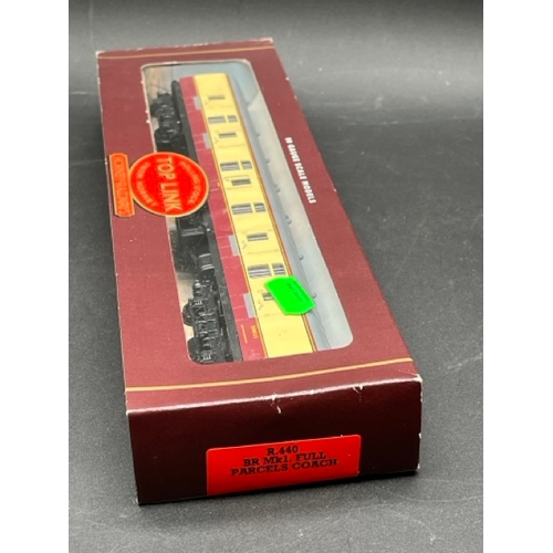 223 - Six OO gauge Hornby boxed 'Top Link' series coaches
(1000g)
Hornby R440 Mk1 BG full brake in BR crim... 