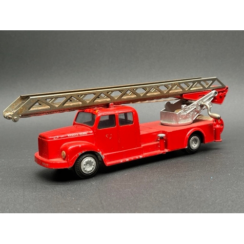 270 - Tekno 445 Scania Vabis Fire truck, with Tekno 814 Jeep - vintage Made in Denmark
(350g)
Fire truck l... 