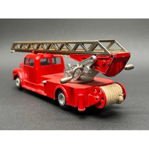 270 - Tekno 445 Scania Vabis Fire truck, with Tekno 814 Jeep - vintage Made in Denmark
(350g)
Fire truck l... 