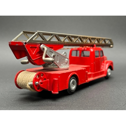 270 - Tekno 445 Scania Vabis Fire truck, with Tekno 814 Jeep - vintage Made in Denmark
(350g)
Fire truck l... 
