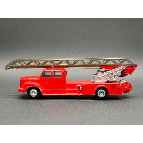 270 - Tekno 445 Scania Vabis Fire truck, with Tekno 814 Jeep - vintage Made in Denmark
(350g)
Fire truck l... 