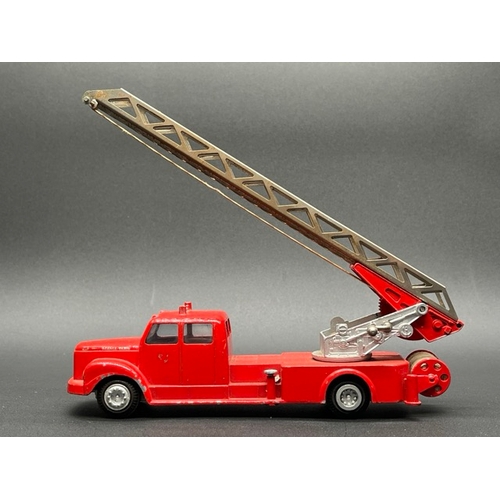 270 - Tekno 445 Scania Vabis Fire truck, with Tekno 814 Jeep - vintage Made in Denmark
(350g)
Fire truck l... 