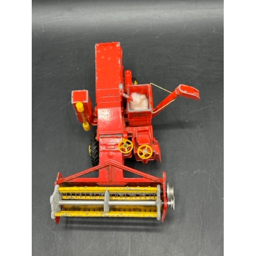 258 - Corgi, Dinky And Britains Farm Vehicles
(1700g)
Corgi Major Toys Massey Ferguson 780 Combine
Britain... 
