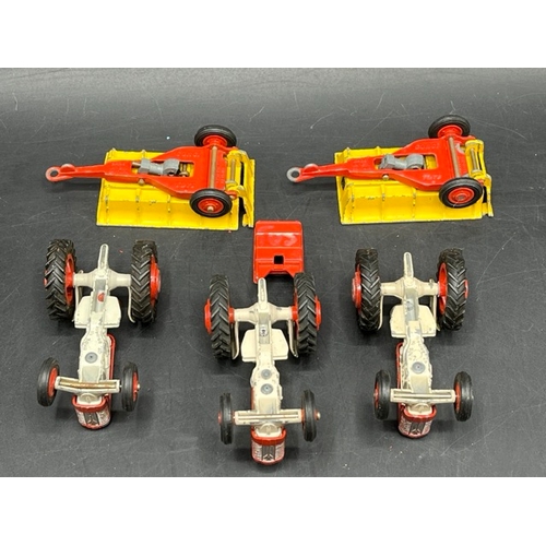 258 - Corgi, Dinky And Britains Farm Vehicles
(1700g)
Corgi Major Toys Massey Ferguson 780 Combine
Britain... 