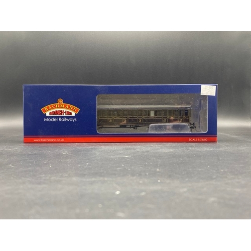 224 - Three OO gauge Bachmann South Eastern and Chatham Railway coaches, 'As New'
(700g)
Bachmann Branchli... 