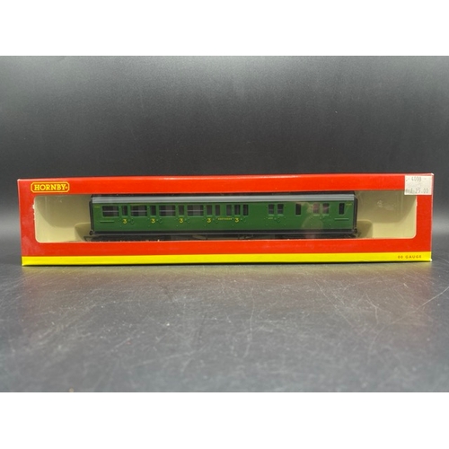 231 - Six OO gauge Boxed SR Green coaches/vans
(1150g)
Hornby R4124B BR (SR) Olive green brakend coach
Hor... 