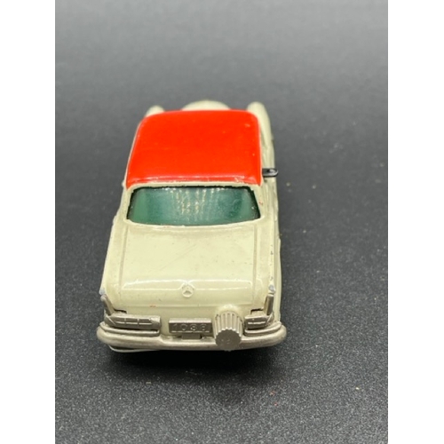 257 - Two Schuco Micro Racers
(300g)
Schuco Micro Racer 1038 Mercedes 220S with key - Operation not perfec... 