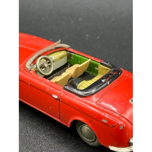 257 - Two Schuco Micro Racers
(300g)
Schuco Micro Racer 1038 Mercedes 220S with key - Operation not perfec... 