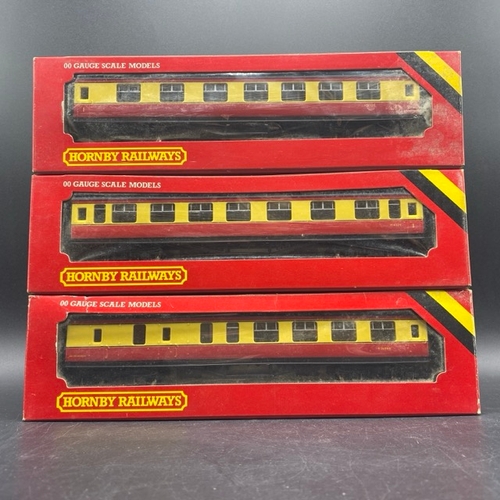 171 - 13 Hornby Margate Boxed OO gauge Rolling stock
(2250g)
Includes:-
Hornby R933 Mk1 CK corridor compos... 