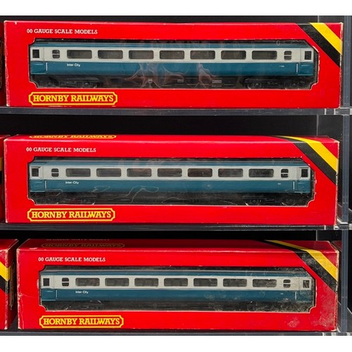 171 - 13 Hornby Margate Boxed OO gauge Rolling stock
(2250g)
Includes:-
Hornby R933 Mk1 CK corridor compos... 