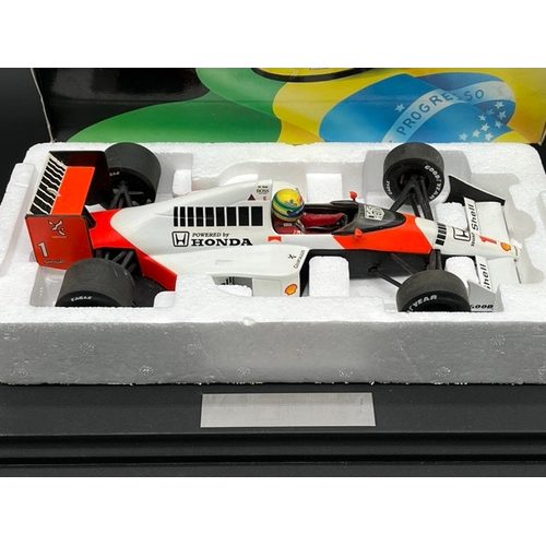 301 - LANG McLaren MP 4/5 Ayrton Senna 1/18 scale in box with display stand
(1100g)
