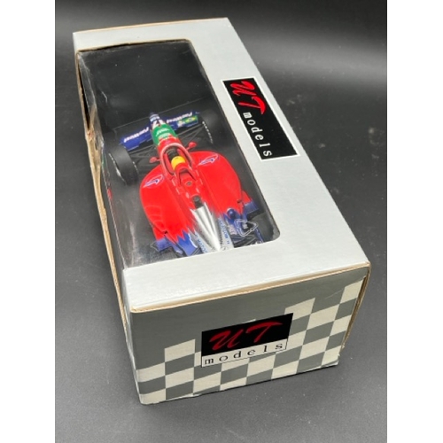 297 - Two Minichamps 1/18 Indy Racing Cars
(1200g)
Minichamps 520 934405 LOLA FORD die cast model Indy car... 