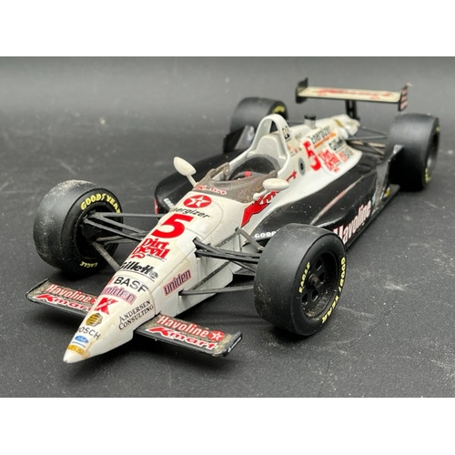 297 - Two Minichamps 1/18 Indy Racing Cars
(1200g)
Minichamps 520 934405 LOLA FORD die cast model Indy car... 