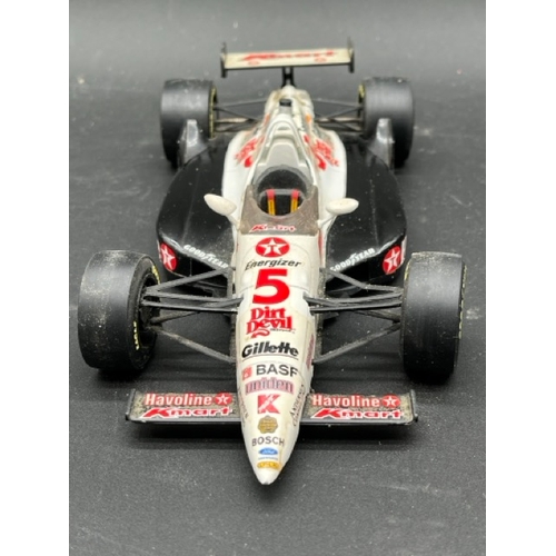 297 - Two Minichamps 1/18 Indy Racing Cars
(1200g)
Minichamps 520 934405 LOLA FORD die cast model Indy car... 