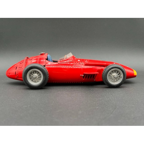 303 - CMC Exclusive Modelle M-051 Maserati 250F Grand-Prix Sieger 1957 1:18, Un-boxed
(450g)
Showing dust ... 