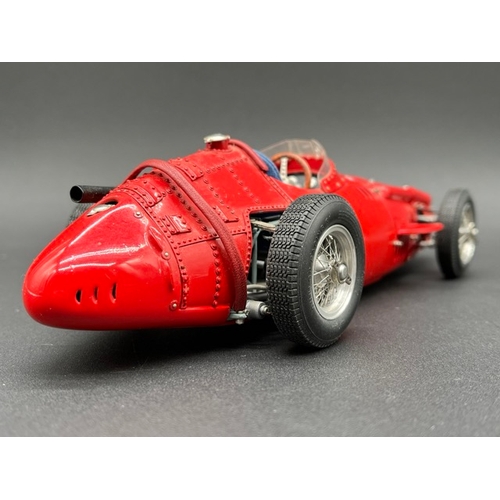 303 - CMC Exclusive Modelle M-051 Maserati 250F Grand-Prix Sieger 1957 1:18, Un-boxed
(450g)
Showing dust ... 