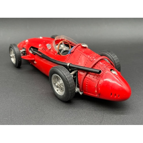 303 - CMC Exclusive Modelle M-051 Maserati 250F Grand-Prix Sieger 1957 1:18, Un-boxed
(450g)
Showing dust ... 