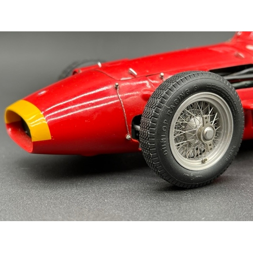 303 - CMC Exclusive Modelle M-051 Maserati 250F Grand-Prix Sieger 1957 1:18, Un-boxed
(450g)
Showing dust ... 