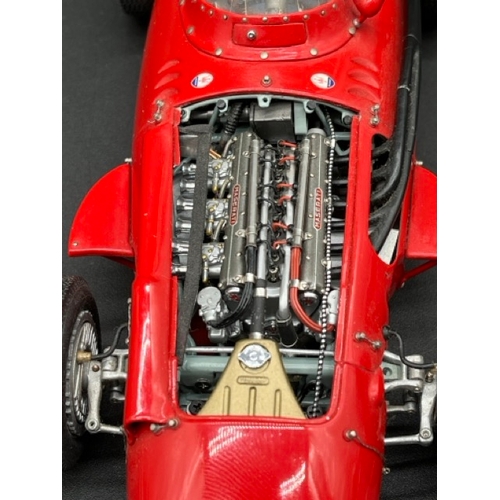 303 - CMC Exclusive Modelle M-051 Maserati 250F Grand-Prix Sieger 1957 1:18, Un-boxed
(450g)
Showing dust ... 