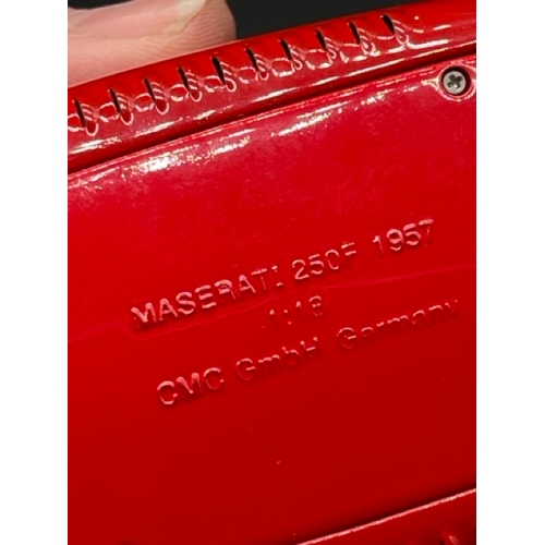 303 - CMC Exclusive Modelle M-051 Maserati 250F Grand-Prix Sieger 1957 1:18, Un-boxed
(450g)
Showing dust ... 