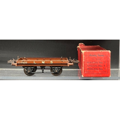 16 - Hornby Meccano Gauge O Rolling stock, Level crossing and Buffer stop most in boxes
(2000g)
Seven 'Re... 