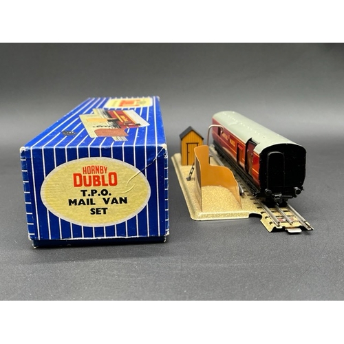 25 - Hornby Dublo T.P.O Mail Van Set
(500g)
Appears complete except for mail bags and connector
Small den... 