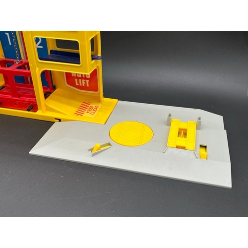 261 - Corgi Juniors 3002 Garage Centre in box 'Corgi Sky Park'
(1300g)
Appears to be missing two petrol pu... 