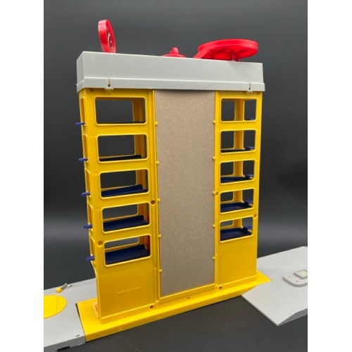 261 - Corgi Juniors 3002 Garage Centre in box 'Corgi Sky Park'
(1300g)
Appears to be missing two petrol pu... 