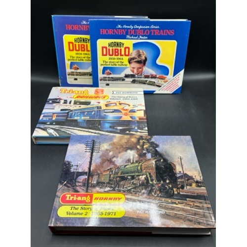 242 - The Story of Rovex Vol 1 and 2 and Hornby Companion Series Vol.3
(7400g)
Triang Railways 'The Story ... 