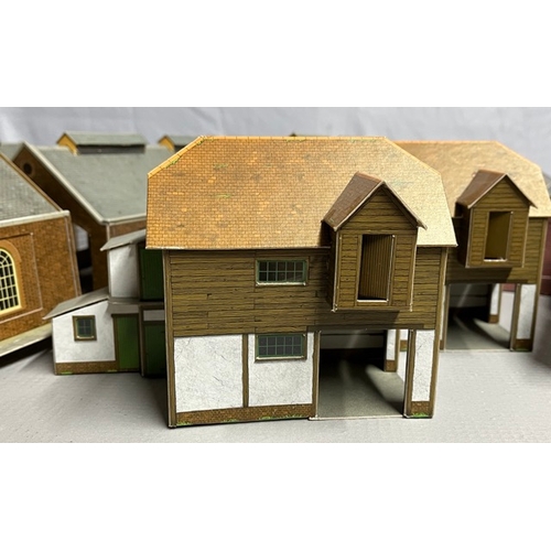 239 - 50+ Card built 'OO' gauge trackside scenic buildings
(4700g)
Built to a good standard
Little dust
Fe... 