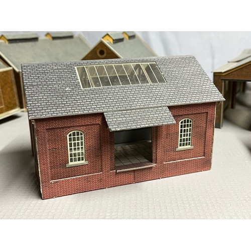 239 - 50+ Card built 'OO' gauge trackside scenic buildings
(4700g)
Built to a good standard
Little dust
Fe... 