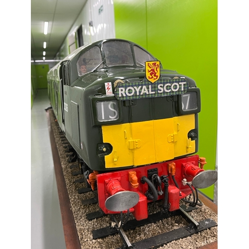 2 - 5 inch gauge Class 40 D326 in pristine condition, 