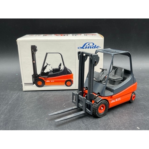 282 - A mixed Motoring Lot
(1600g)
Jaguar chrome car bonnet emblem 125mm length
AA membership car badge
Co... 