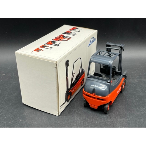 282 - A mixed Motoring Lot
(1600g)
Jaguar chrome car bonnet emblem 125mm length
AA membership car badge
Co... 