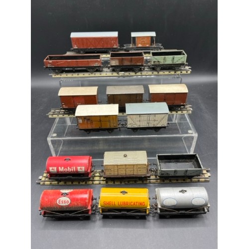 24 - A rake of 16 3-Rail Hornby Dublo Rolling stock 'Ready to Roll' 
(1250g)
Made in England by Meccano
I... 