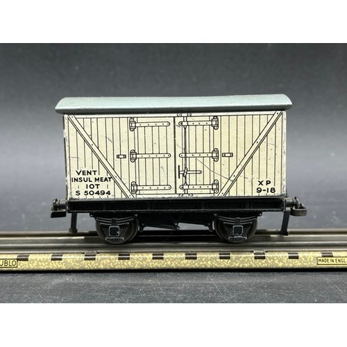 24 - A rake of 16 3-Rail Hornby Dublo Rolling stock 'Ready to Roll' 
(1250g)
Made in England by Meccano
I... 