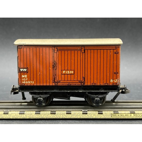 24 - A rake of 16 3-Rail Hornby Dublo Rolling stock 'Ready to Roll' 
(1250g)
Made in England by Meccano
I... 