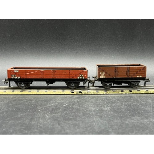 24 - A rake of 16 3-Rail Hornby Dublo Rolling stock 'Ready to Roll' 
(1250g)
Made in England by Meccano
I... 