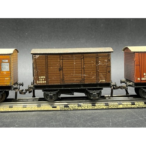 24 - A rake of 16 3-Rail Hornby Dublo Rolling stock 'Ready to Roll' 
(1250g)
Made in England by Meccano
I... 